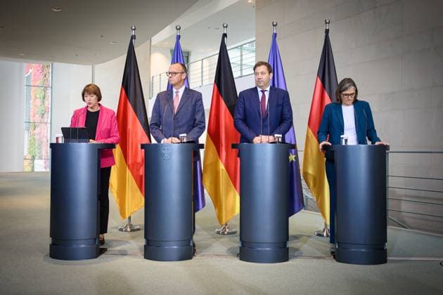 Berlin, Press statements Friedrich Merz, Lars Klingbeil, Hildegard Müller and Christiane Brenner Press statements Friedrich Merz, Lars Klingbeil, the President of the VDA, Hildegard Müller, and the 1st Chairwoman of IG Metall, Christiane Brenner on 09 10 2025 at the Federal Chancellery in Berlin Berlin Federal Chancellery Berlin Germany