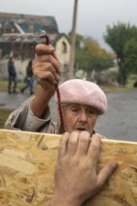 Aftermath of Russian attack on Ukraine s Kramatorsk KRAMATORSK, UKRAINE - OCTOBER 09: Ukrainian residents work on their homes following the Russian airstrike on Kramatorsk, Donetsk region, Ukraine on October 09, 2025. During the night and morning of today, October 9, Russian troops shelled Kramatorsk in the Donetsk region with drones, guided bombs (GABs) and Smerch multiple launch rocket systems. In one of the areas, rescuers were extinguishing a fire in private homes. A local resident was injured. Jose Colon Anadolu Kramatorsk Ukraine. Editorial use only. Please get in touch for any other usage. Copyright: x2025xAnadoluxJosexColonx