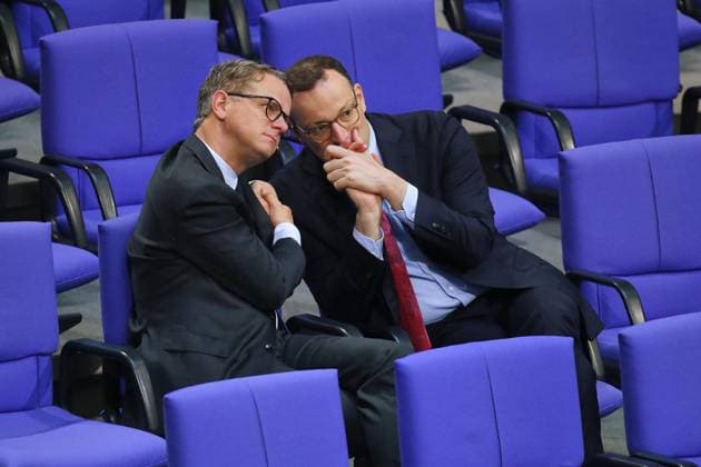 Berlin, Germany, 10 10 2025 German Bundestag 32 Bundestag session Carsten Linnemann and Jens Spahn, both CDU, in conversation Copyright: xdtsxNachrichtenagenturx dts_87434