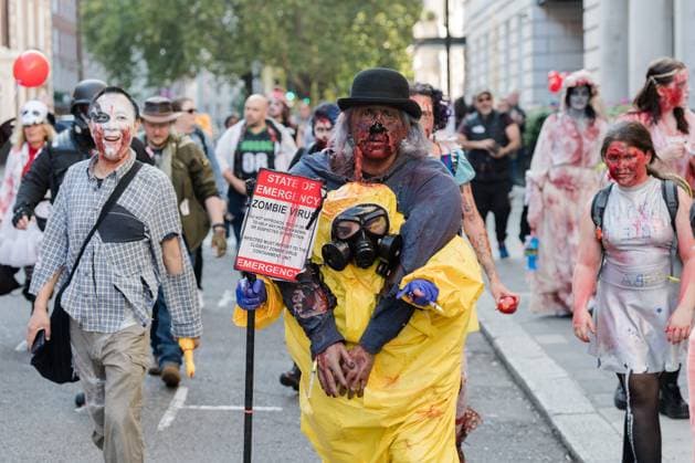 News Bilder des Tages October 11, 2025, London, England, United Kingdom: People dressed as zombies march in central London during World Zombie Day fundraiser for Hopefield Animal Sanctuary, a charity that rescues and provides lifelong care for abused, abandoned, and neglected animals. World Zombie Day is an international annual event that grew from PittsburghÃ¢â‚¬â ¢s first Zombie Walk at Monroeville Mall in 2006, the site where George Romero filmed Dawn of the Dead, with an aim to bring together fans of zombie culture in an international effort to raise money for charity. London United Kingdom - ZUMAs371 20251011_zip_s371_003 Copyright: xWiktorxSzymanowiczx