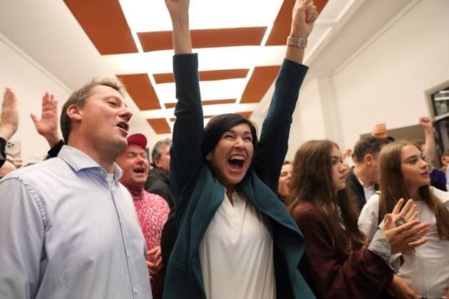 Noosha Aubel (non-party) and partner Sascha Krämer (non-party) at Noosha Aubels election party at the Womens Center on the evening of the run-off election for mayor of Potsdam, 12 October 2025 Noosha Aubel wins the election for mayor of Potsdam