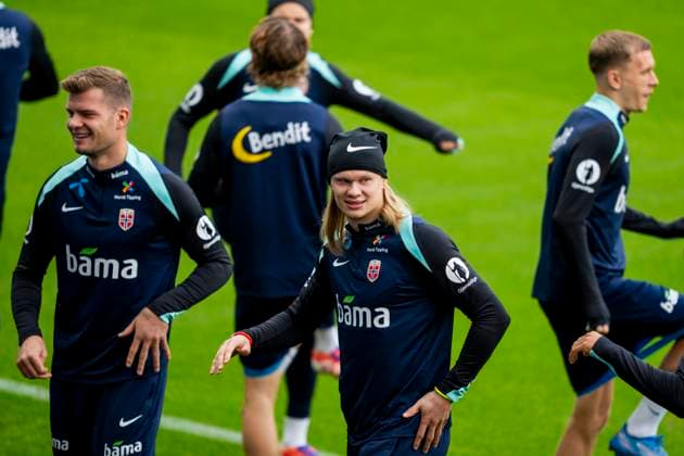 Training with the Norwegian men s national football team Oslo 20251010 Erling Braut Haaland during a training session with the Norwegian men s national football team at Ullevaal Stadium before the World Cup qualifier against Israel Photo Fredrik Varfjell NTB Oslo Norway dDOqb VfX 4 EDITORIAL USE ONLY Ref SPOdDOqb VfX 4 jpg  Copyright: xFredrikxVarfjellx xNTBx