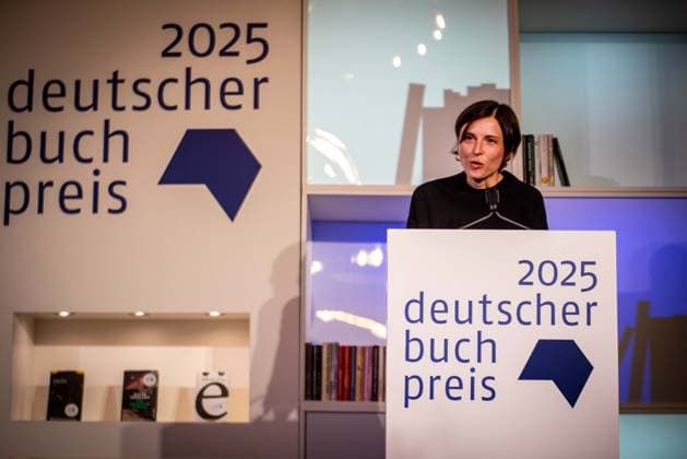 13 10 2025 xesx Frankfurt am Main, Book Fair Presentation of the German Book Prize 2025 to author Dorothee Elmiger Die Holländerinnen the Novel of the Year Picture shows the winner the author Dorothee Elmiger ES