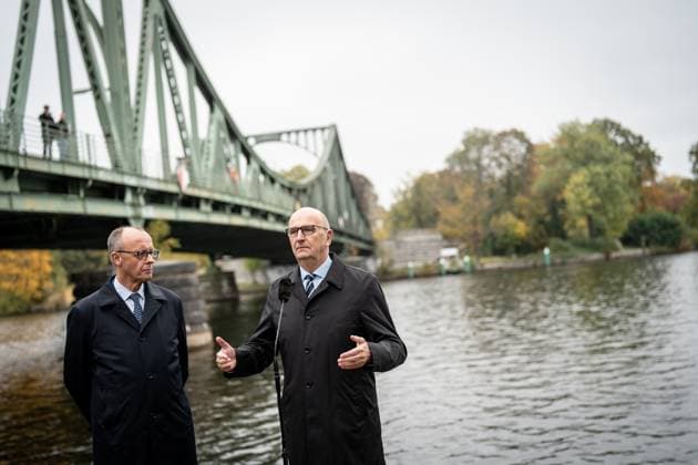 Federal Chancellor Friedrich Merz at the Glienicke Bridge in Potsdam, with Dietmar Woidke, Minister President of the State of Brandenburg Inaugural visit of the Federal Chancellor to the State of Brandenburg , Potsdam Brandenburg Germany Fröbel Kindergarten Am Filmpark
