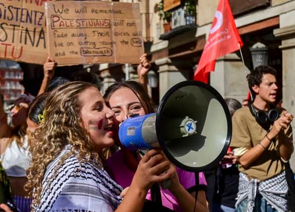 October 15, 2025, Madrid, Madrid, SPAIN: Demonstrators gather outside the Ministry of Foreign Affairs in Madrid during the general strike on October 15, 2025, held in support of the Palestinian people. The protest is part of international actions calling for an end to the offensive in Gaza and for Spain to sever relations with the Israeli government. Madrid SPAIN - ZUMAz108 20251015_znp_z108_050 Copyright: xRichardxZubelzux