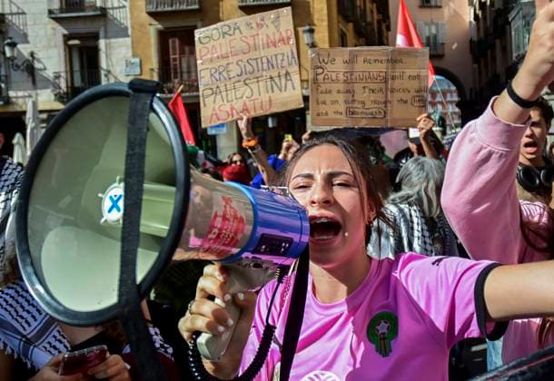 October 15, 2025, Madrid, Madrid, SPAIN: Demonstrators gather outside the Ministry of Foreign Affairs in Madrid during the general strike on October 15, 2025, held in support of the Palestinian people. The protest is part of international actions calling for an end to the offensive in Gaza and for Spain to sever relations with the Israeli government. Madrid SPAIN - ZUMAz108 20251015_znp_z108_052 Copyright: xRichardxZubelzux