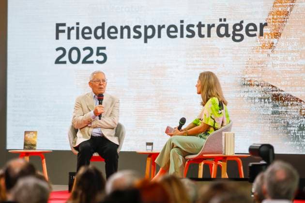 Frankfurt Book Fair 2025 Frankfurt Main, 17 10 2025 Historian Karl Schlögel, Peace Prize of the German Book Trade 2025, on the stage of ARD and ZDF at the Frankfurt Book Fair in Frankfurt Main Hesse Copyright: xMatthiasxGränzdörferx