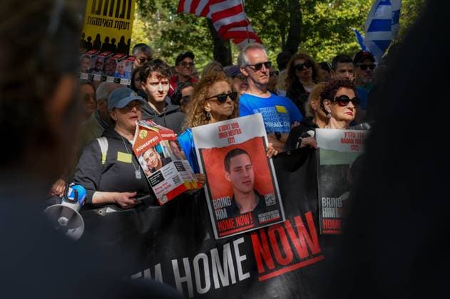 October 19, 2025, New York, New York, USA: Participants at the March for the Hostages in Central Park write â€oeWelcome Home†messages on signs for the released hostages, as part of a gathering celebrating their return, and calling the release of all the remaining deceased hostages. New York USA - ZUMAa266 20251019_znp_a266_006 Copyright: xLirixAgamix