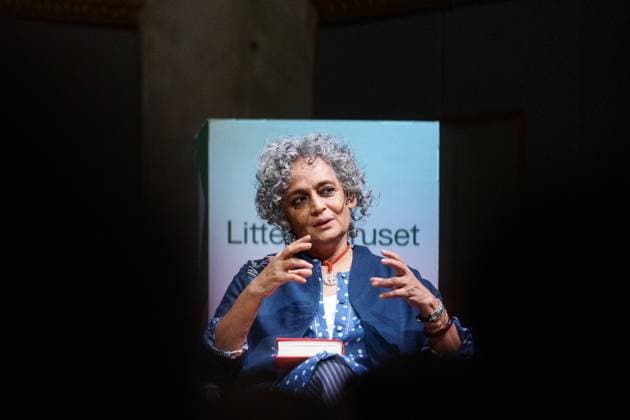 Arundhati Roy presents her new book Oslo 20251020 Indian author and activist Arundhati Roy presents her new book My Harbour and My Storm in the Universitys auditorium Photo Jonas Been Henriksen NTB Oslo Norway 9uJELZFahGc EDITORIAL USE ONLY Ref ENT9uJELZFahGc jpg  Copyright: xJonasxBeenxHenriksenx xNTBx