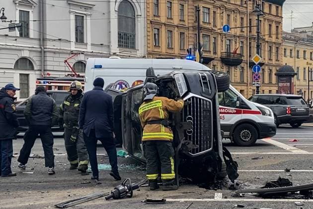 RUSSIA, ST PETERSBURG - OCTOBER 22, 2025: Emergency services respond to the scene of an eight-car collision at the intersection of Sadovaya Street and Nevsky Prospekt (Nevsky Avenue), one woman injured St Petersburg Russia - ZUMAt113 20251022_zaa_t113_279 Copyright: xYuliaxStreletsx