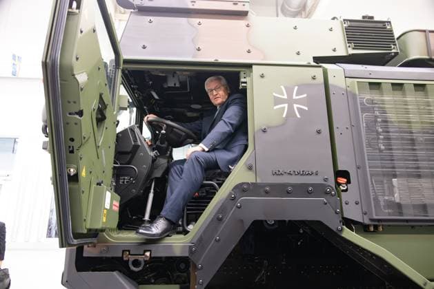 Steinmeier Vienna Rheinmetall 22 10 2025,Austria, Vienna, State visit of the Federal President to Austria, Frank Walter Steinmeier and wife Elke Buedenbender during the state visit here Visit to RHEINMETALL AG Austria with Rheinmetal CEO Armin Papperger , Rheinmetall Army Military, 680 HP Truck, Â Vienna Vienna Austria
