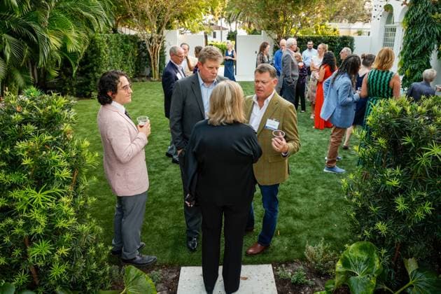 October 23, 2025, St. Petersburg, Florida, USA: Tampa Bay Times staffers mingle with guests during the annual Cocktails and News fundraiser event on Thursday, Oct. 23, 2025, in St. Petersburg. St. Petersburg USA - ZUMAs70_ 20251023_zan_s70_085 Copyright: xJeffereexWoox