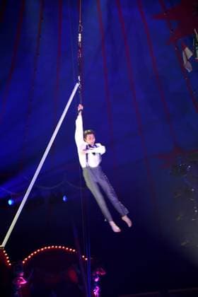 Justin Philadelphia Flying Mast Artistic Show Munich 2410 2025 Werksviertel Munich Circus Roncalli Premiere Art is Art Photo Munich