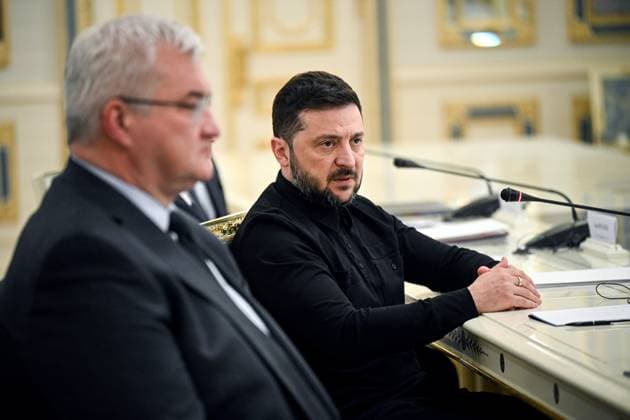 Ukrainian President Volodymyr Zelenskyy meets Dutch FM David van Weel in Kyiv President of Ukraine Volodymyr Zelenskyy participates in a meeting with Minister of Foreign Affairs, Minister of Asylum and Migration of the Kingdom of the Netherlands, David van Weel, in Kyiv, Ukraine, on October 28, 2025. The sides discuss the support of Ukraine s energy sector, joint production of drones, and the opening of an office of the Russian War Crimes Tribunal. Kyiv Ukraine  Copyright: xDANYLOxANTONIUKx originalFilename: ukrinform-ukrainia251028_npNiE