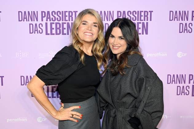 Anke Engelke and Viktoria Lauterbach at the premiere of the movie Dann passiert das Leben at Rio Filmpalast Munich, 28 10 2025 Foto:xR.xHeinex xFuturexImagex leben_5045