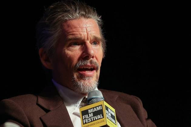 American actor Ethan Hawke speaks on a panel about his career during the Miami Film Festival GEMS in Miami, United States, 02 November 2025. Hawke said that it would feel great, if he deserved it, to win an Oscar for his performance in the film ‘Blue Moon’ by American director Richard Linklater, during a tribute he received on Sunday. Ethan Hawke says he would feel great if he won the Oscar for ‘Blue Moon’ !ACHTUNG: NUR REDAKTIONELLE NUTZUNG!  Copyright: xGiorgioxVierax AME4936 20251103-55018420765_1