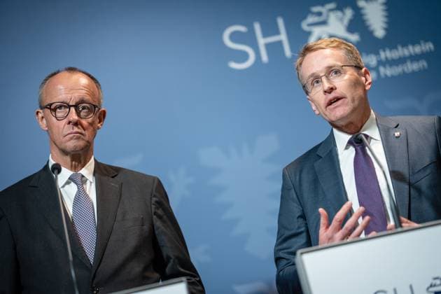 Federal Chancellor Friedrich Merz and Minister President Daniel Günther (from left) during their joint press statement at the end of the inaugural visit Federal Chancellors inaugural visit to Schleswig Holstein Visit to the Schiffahrtsmuseum Nordfriesland, Husum, Husum Schleswig Holstein Germany Schiffahrtsmuseum Nordfriesland