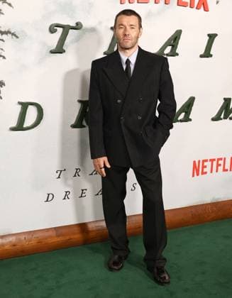 Premiere Of Netflix s Train Dreams Australian actor, writer, director, and producer Joel Edgerton arrives at the Premiere Of Netflix s Train Dreams held at The Egyptian Theatre Hollywood in Hollywood, Los Angeles, California, United States. The Egyptian Theatre Hollywood, Hollywood, Los Angeles, California, USA California United States  Copyright: xImagexPressxAgencyx originalFilename: collin-premiere251104_npkXb.jpg