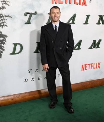 Premiere Of Netflix s Train Dreams Australian actor, writer, director, and producer Joel Edgerton arrives at the Premiere Of Netflix s Train Dreams held at The Egyptian Theatre Hollywood in Hollywood, Los Angeles, California, United States. The Egyptian Theatre Hollywood, Hollywood, Los Angeles, California, USA California United States  Copyright: xImagexPressxAgencyx originalFilename: collin-premiere251104_npw0Y.jpg