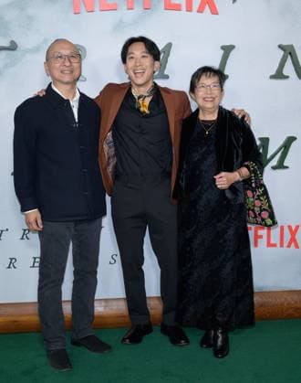 Train Dreams Premiere - Los Angeles, USA LOS ANGELES, USA. November 03, 2025: Alfred Hsing & parents at the premiere for Train Dreams at Egyptian Theatre Los Angeles CA USA  Copyright: xPaulxSmith Featureflashx