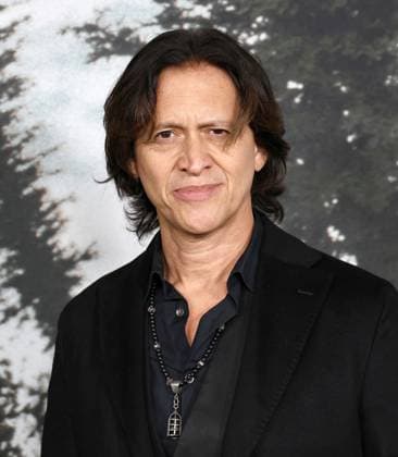 Premiere Of Netflix s Train Dreams HOLLYWOOD, LOS ANGELES, CALIFORNIA, USA - NOVEMBER 03: American film and television actor Clifton Collins Jr. arrives at the Premiere Of Netflix s Train Dreams held at The Egyptian Theatre Hollywood on November 3, 2025 in Hollywood, Los Angeles, California, United States., Credit:Juan Pablo Rico Avalon United States, California, Hollywood, The Egyptian Theatre Hollywood  Copyright: xJuanxPabloxRicox xAvalonx 1050185108