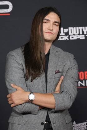 November 3, 2025, Los Angeles, California, USA: Dakota Beavers at the World Premiere of 20th Century Studios Predator: Badlands at the TCL Chinese Theatre IMAX Los Angeles USA - ZUMAg107 20251103_zep_g107_004 Copyright: xNinaxPrommerx