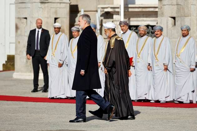 The King and Queen of Spain receive the Sultan of Oman, His Majesty Sultan Haitham Bin Tarik, at the Royal Palace King Felipe VI and the Sultan of Oman, His Majesty Sultan Haitham Bin Tarik, during the reception ceremony held at the Royal Palace before his State trip, on November 4, 2025, in Madrid Spain FAMOUS KINGS POLITICAL ROYALTY RECEPTION PALACE Antonio Gutié Madrid Madrid Madrid Spain  Copyright: xAntonioxGutiÃ rrezx 7075182