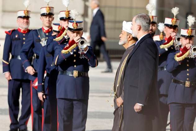 The King and Queen of Spain receive the Sultan of Oman, His Majesty Sultan Haitham Bin Tarik, at the Royal Palace King Felipe VI and the Sultan of Oman, His Majesty Sultan Haitham Bin Tarik, during the reception ceremony held at the Royal Palace before his State trip, on November 4, 2025, in Madrid Spain FAMOUS KINGS POLITICAL ROYALTY RECEPTION PALACE Antonio Gutié Madrid Madrid Madrid Spain  Copyright: xAntonioxGutiÃ rrezx 7075183