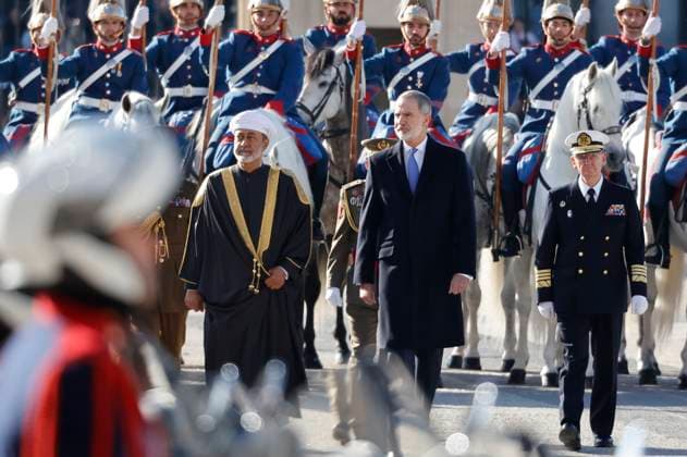 The King and Queen of Spain receive the Sultan of Oman, His Majesty Sultan Haitham Bin Tarik, at the Royal Palace King Felipe VI and the Sultan of Oman, His Majesty Sultan Haitham Bin Tarik, during the reception ceremony held at the Royal Palace before his State trip, on November 4, 2025, in Madrid Spain FAMOUS KINGS POLITICAL ROYALTY RECEPTION PALACE Antonio Gutié Madrid Madrid Madrid Spain  Copyright: xAntonioxGutiÃ rrezx 7075186