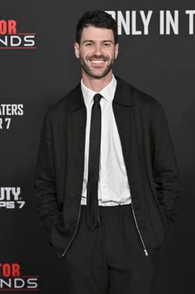 Jonathan Tilkin at the premiere of the movie Predator Badlands at the TCL Chinese Theater Los Angeles, 03 11 2025 Foto:xD.xStarbuckx xFuturexImagex predator_5139