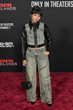 Xochitl Gomez at the premiere of the movie Predator Badlands at the TCL Chinese Theater Los Angeles, 03 11 2025 Foto:xD.xStarbuckx xFuturexImagex predator_5144