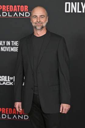 Olivier Dumont at the premiere of the movie Predator Badlands at the TCL Chinese Theater Los Angeles, 03 11 2025 Foto:xD.xStarbuckx xFuturexImagex predator_5155