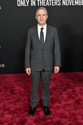 Steve Asbell with wife Lucy Asbell at the premiere of the movie Predator Badlands at the TCL Chinese Theater Los Angeles, 03 11 2025 Foto:xD.xStarbuckx xFuturexImagex predator_5174