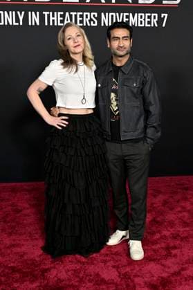 Emily V Gordon with husband Kumail Nanjiani at the premiere of the movie Predator Badlands at the TCL Chinese Theater Los Angeles, 03 11 2025 Foto:xD.xStarbuckx xFuturexImagex predator_5179