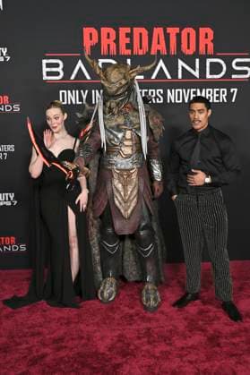 Elle Fanning and Dimitrius Schuster Koloamatangi at the premiere of the movie Predator Badlands at the TCL Chinese Theater Los Angeles, 03 11 2025 Foto:xD.xStarbuckx xFuturexImagex predator_5240