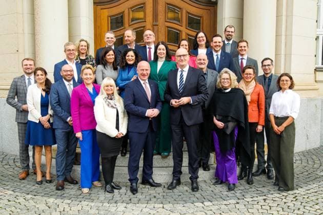 Joint Cabinet Meeting Berlin Brandenburg in Potdam BerlinPotsdam, 4 11 2025 Gruopen photo with the two state governments of Berlin and Brandenburg at the Joint Cabinet Meeting Berlin Brandenburg in Potsdam Brandenburg Copyright: xMatthiasxGränzdörferx