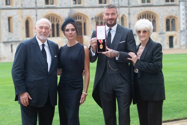 Investiture - Tuesday 4 November - Windsor Castle, London, UK Sir David Beckham (middle) with (L-R) - fater ted, wife Lady Victoria Beckham and mother Sandra Beckham poses for, Credit:Justin Ng Avalon UK, England, London, Windsor Castle  Copyright: xJustinxNgx xAvalonx 1050263654