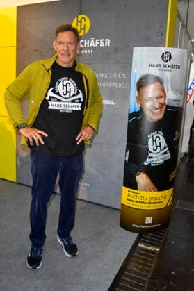 abb Moeller Ralf Rudolf Moeller Möller the German actor ambassador of the Initiative Handwerk and former bodybuilder and Mr Universe is advertising as a guest star at the Hans Schaefer Workwear workwear stand at the A plus A exhibition at the Duesseldorf trade fair on 04 11 2025 in Duesseldorf NRW Germany