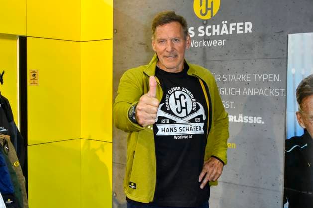 abb Moeller Ralf Rudolf Moeller Möller the German actor ambassador of the Initiative Handwerk and former bodybuilder and Mr Universe is advertising as a guest star at the Hans Schaefer Workwear workwear stand at the A plus A exhibition at the Duesseldorf trade fair on 04 11 2025 in Duesseldorf NRW Germany