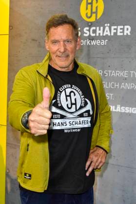 abb Moeller Ralf Rudolf Moeller Möller the German actor ambassador of the Initiative Handwerk and former bodybuilder and Mr Universe is advertising as a guest star at the Hans Schaefer Workwear workwear stand at the A plus A exhibition at the Duesseldorf trade fair on 04 11 2025 in Duesseldorf NRW Germany