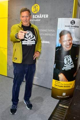 abb Moeller Ralf Rudolf Moeller Möller the German actor ambassador of the Initiative Handwerk and former bodybuilder and Mr Universe is advertising as a guest star at the Hans Schaefer Workwear workwear stand at the A plus A exhibition at the Duesseldorf trade fair on 04 11 2025 in Duesseldorf NRW Germany