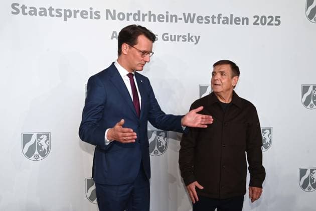 f l Hendrik WUEST, Wüst, CDU, State Premier of North Rhine-Westphalia, Andreas GURSKY, photographer, Presentation of the State Prize of North Rhine-Westphalia in Duesseldorf on 04 11 2025