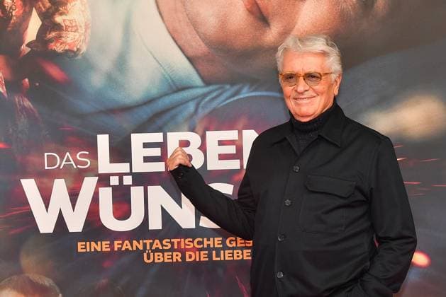 Henry Huebchen at the Das Leben der Wuensche movie premiere on 4 11 2025 at the Mathaeser Filmpalast in Munich Matthias Schweighoefers Das Leben der Wuensche movie premiere in Munich