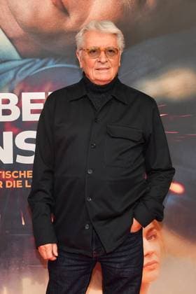 Henry Huebchen at the Das Leben der Wuensche movie premiere on 4 11 2025 at the Mathaeser Filmpalast in Munich Matthias Schweighoefers Das Leben der Wuensche movie premiere in Munich