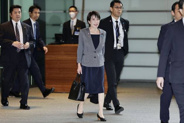 Japan PM Takaichi Japanese Prime Minister Sanae Takaichi (C) arrives at the prime minister s office in Tokyo on Nov. 5, 2025.  A14AA0005008233P