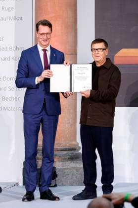 Hendrik Wüst and Andreas Gursky at the presentation of the State Prize of North Rhine-Westphalia 2025 to photographer Andreas Gursky at K21 Düsseldorf, 04 11 2025 Foto:xO.xLangelx xFuturexImagex staatspreis_5133