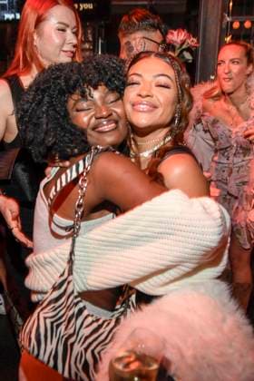 abb Abrechnung Noella Mbomba and Hati Suarez as guests at the exclusive pre-screening of the new Pro Sieben reality show Die Abrechnung Der Promi Showdown at Festsaal Kreuzberg Berlin on 04 11 2025in Berlin Berlin Germany