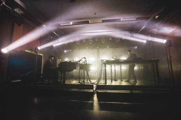 Grandbrothers live in Copenhagen, Denmark Copenhagen, Denmark. 04th, November 2025. The German-Swiss musical duo Grandbrothers performs a live concert at VEGA in Copenhagen. Denmark, Copenhagen  Copyright: xGonzalesxPhoto PeterxTroestx