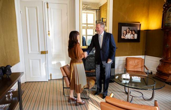 05-11-2025 HtB King Willem Alexander during a meeting with the new President of the Senate (voorzitter van de Eerste Kamer), Mrs. Mei Li Vos (PvdA GroenLinks), in his office at Huis ten Bosch palace in The Hague. Â  Copyright: xPPEx