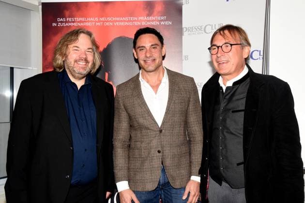Benjamin Sahler Director, Festspielhaus Neuschwanstein Alex Balga Director Thomas Linsmayer Deutsches Theater GF Muenchen 05 11 2025 Press Club Muenchen Presentation Musical at Festspielhaus Neuschwanstein German premiere of RUDOLF Der letzte Kuss Fuessen Foto Muenchen